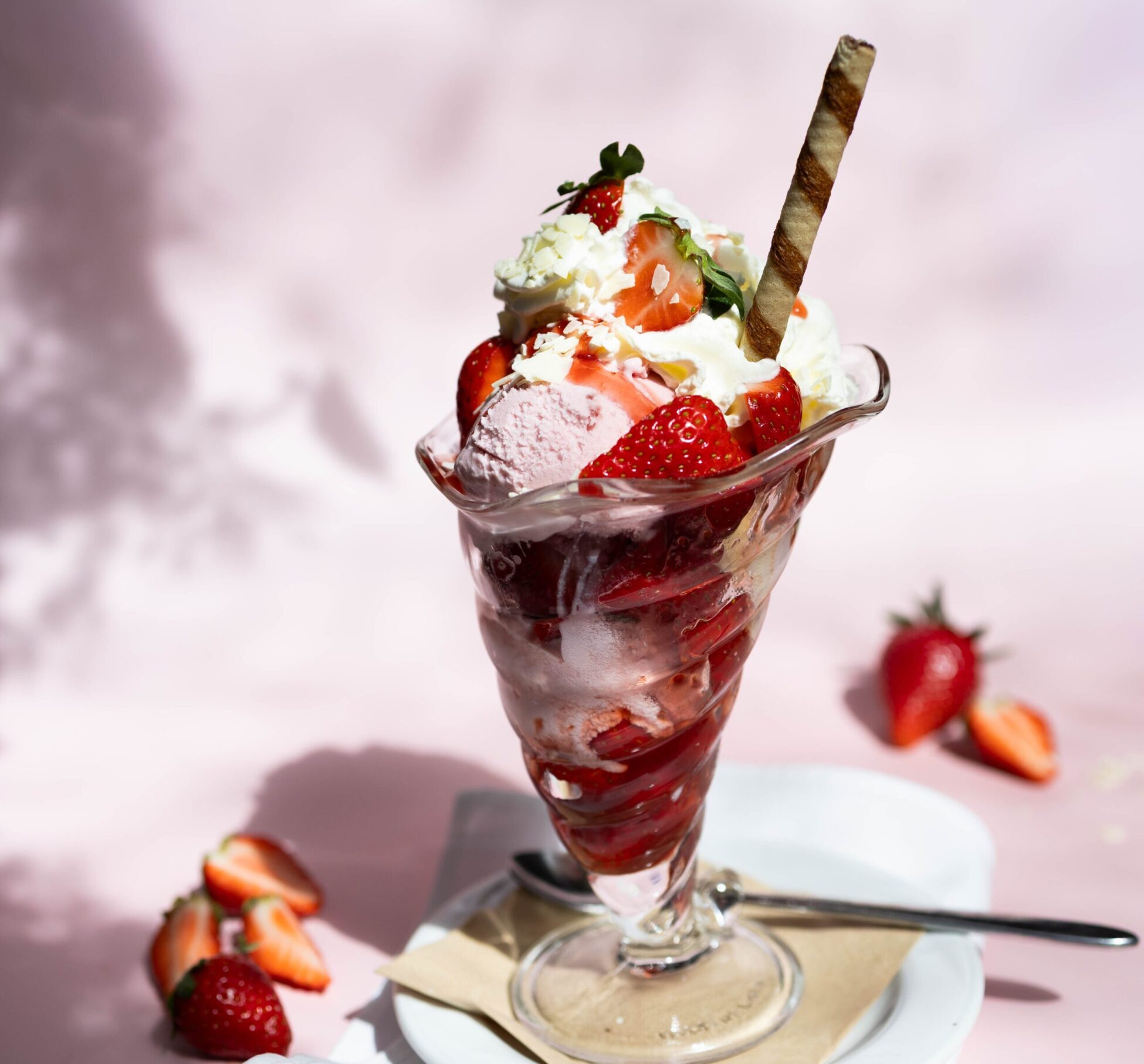 Eisbecher Erdbeeren Erdbeereis Sahne Eis Kirchheide Lemgo EIs OWL 